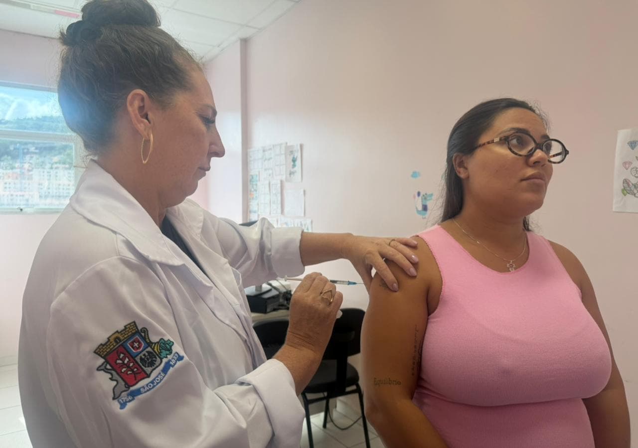 São José leva vacinação a profissionais da saúde em hospitais de grande porte e UPA - Prefeitura Municipal De São José