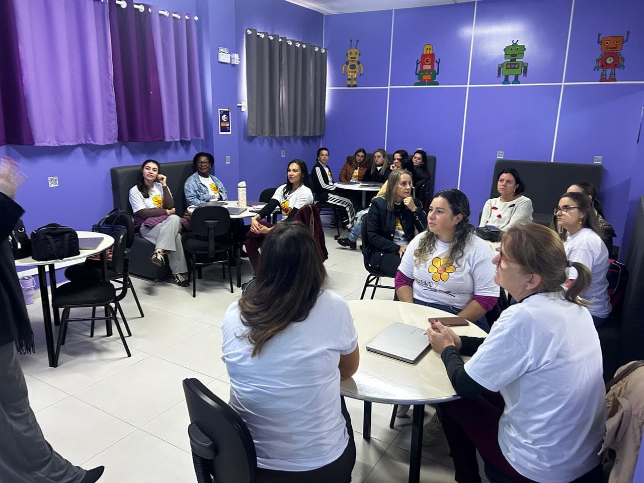 Professores do CEI Maria Minervina participam de capacitação tecnológica e pedagógica no Citesj