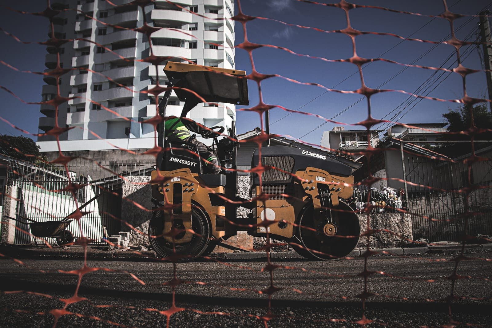 Trânsito é liberado na Rua Adão Schmidt após mais de 30 dias de obras em São José