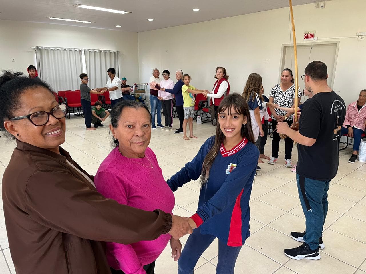 Projeto em São José une crianças e idosos em atividades lúdicas e culturais