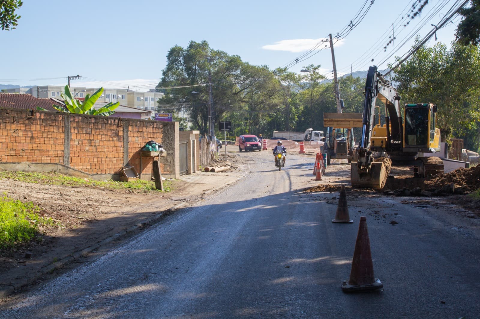 Prefeitura de São José libera parcialmente trânsito na Rua Antônio Jovita Duarte e mantém obras da nova rotatória em Forquilhas