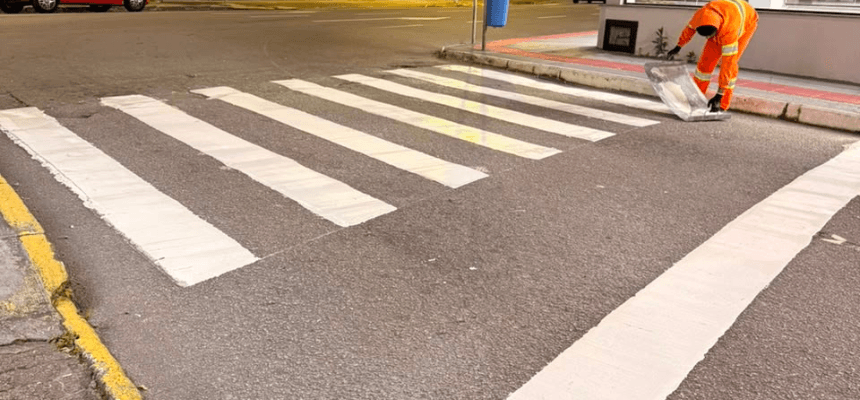 Prefeitura de São José intensifica revitalização da sinalização viária em Campinas e Kobrasol