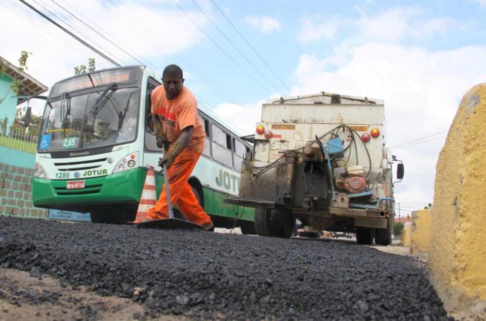 Mesmo com período de chuvas, Prefeitura intensifica operação tapa-buracos em São José