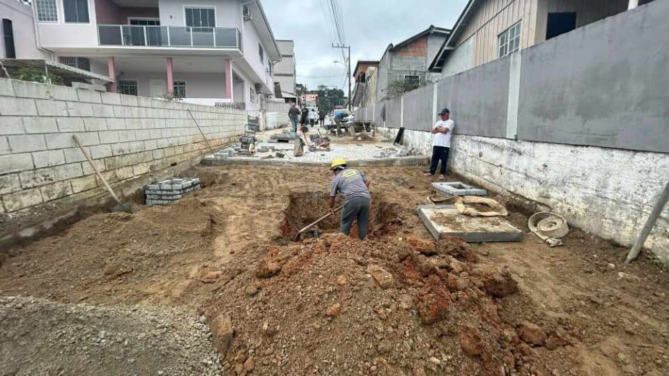 Obra na reta final prepara Rua Theodoro Francisco dos Santos para enfrentar dias de chuva