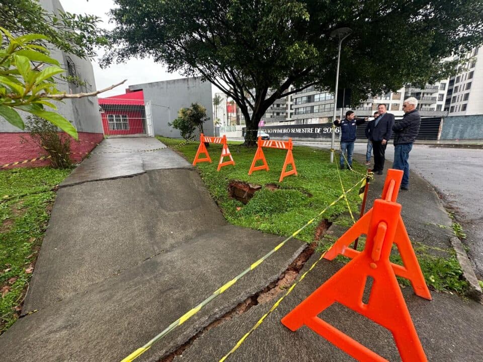 Prefeitura de São José age rápido após colapso de galeria na Praia Comprida