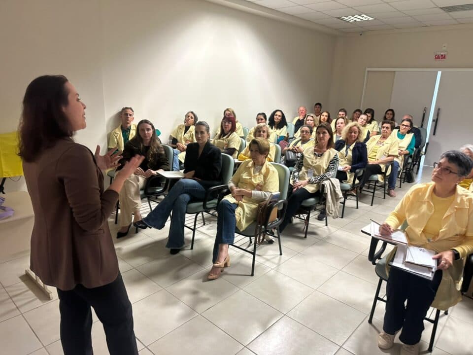 Capacitação em São José ensina voluntários a gerenciar emoções no cuidado a crianças e adolescentes