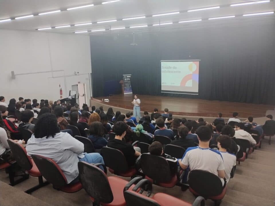Programa Saúde na Escola leva orientação a estudantes do Colégio Melão, em São José
