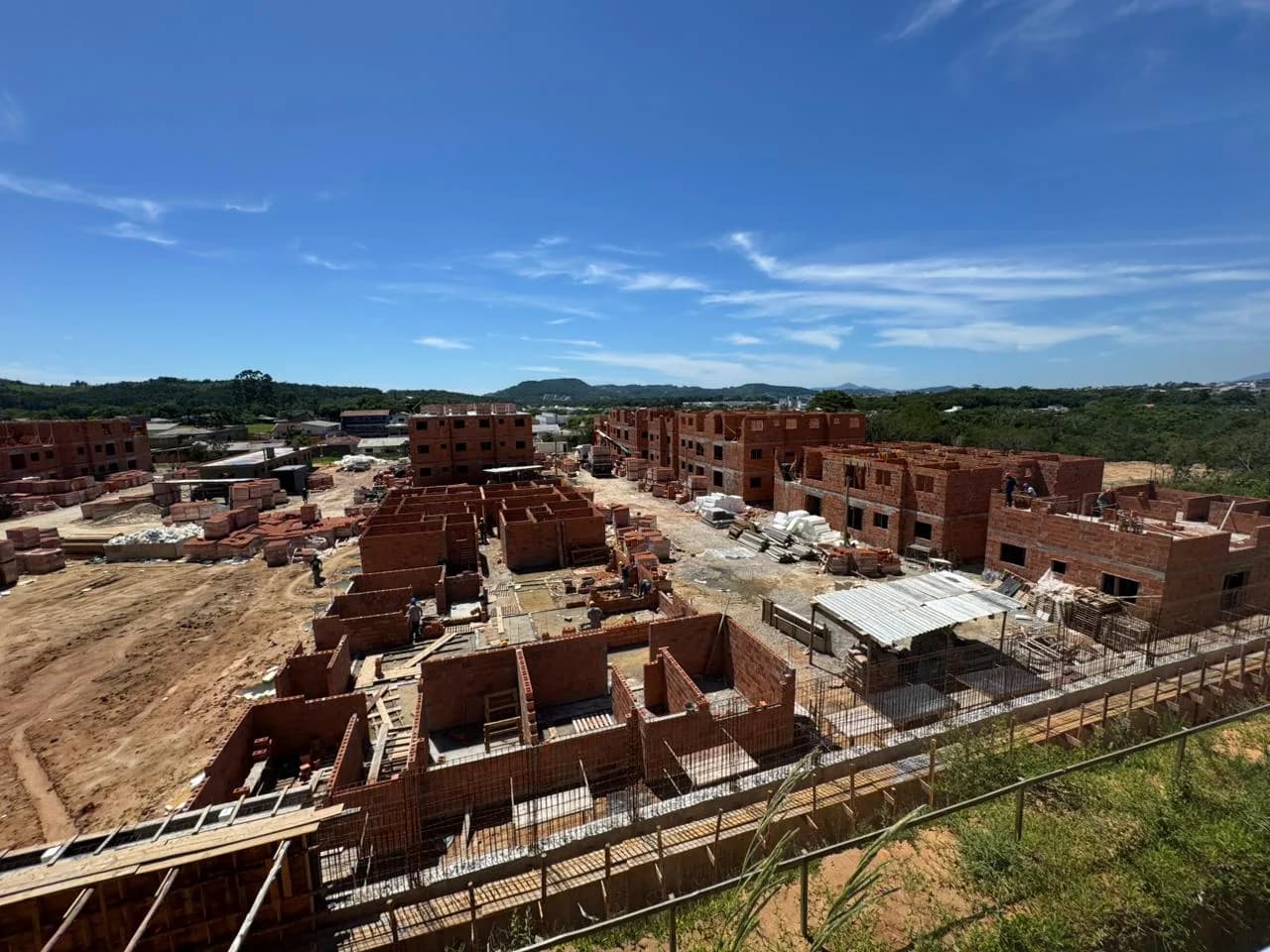 Obras do Residencial Horto Florestal chegam a 35% e vão entregar 200 moradias populares em São José