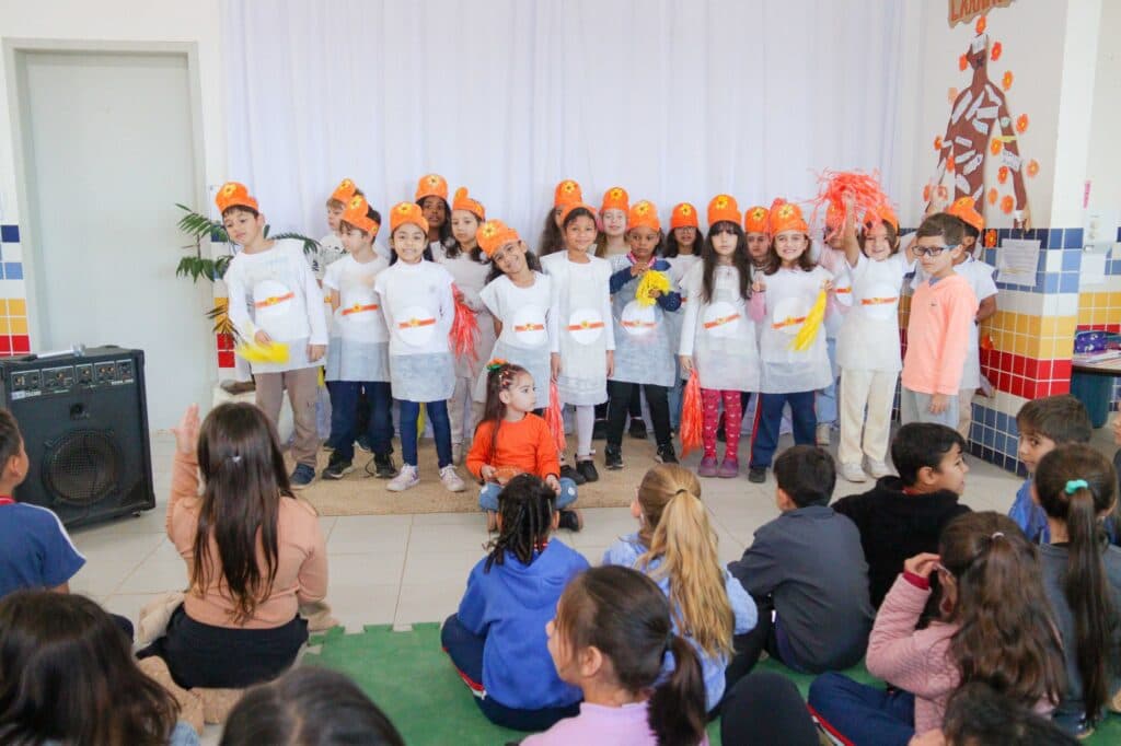 Teatro de fantoches, apresentações e mostra pedagógica encerram ações do Maio Laranja em São José