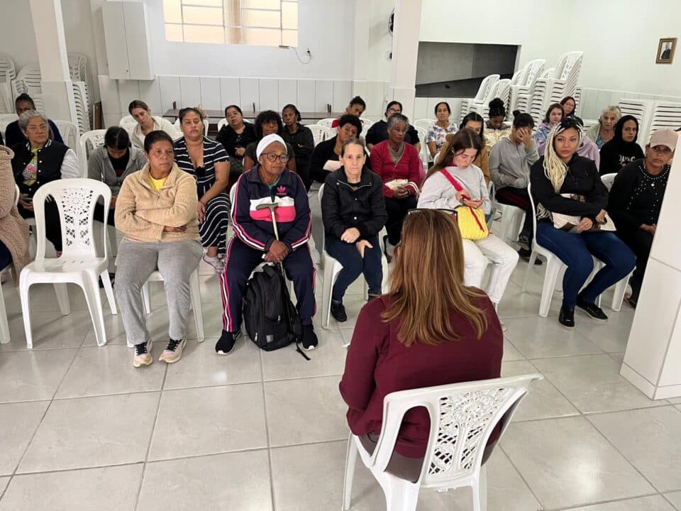 Outubro Rosa: Encontro em São José foca na prevenção do câncer de mama para mulheres do Jardim Solemar