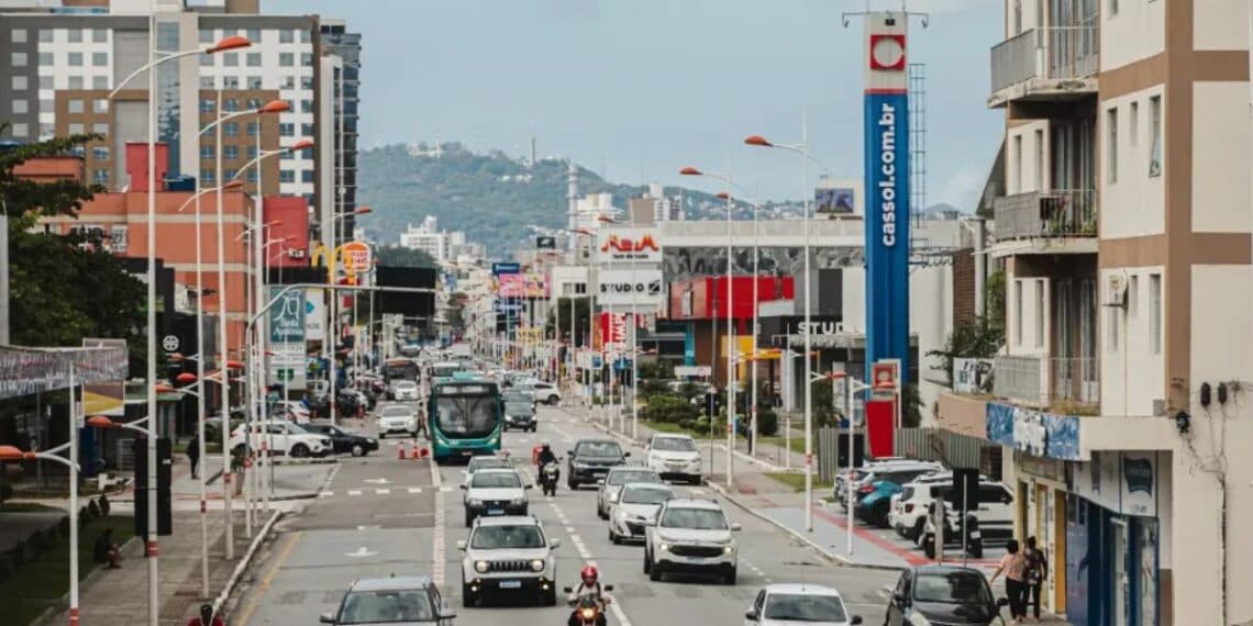 Presidente Kennedy terá faixa exclusiva para ônibus no horário de pico