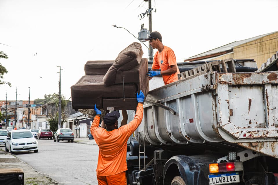São José coleta mais de 3 mil toneladas de lixo volumoso e alerta para riscos do descarte irregular