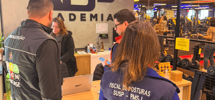 Procon e Susp fiscalizam academias de São José e orientam estabelecimentos sobre normas de consumo