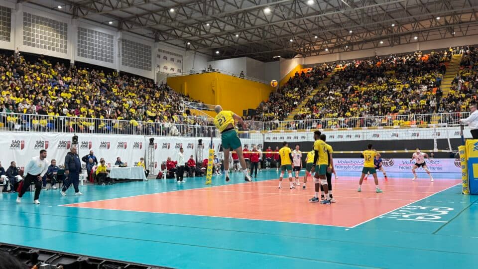 Seleção Brasileira de Vôlei B encerra invicta série de amistosos em SC com vitória em São José