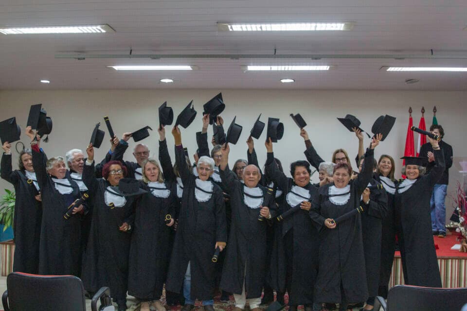 Idosos de São José Ganham Autonomia e Segurança com Projeto de Inclusão Digital