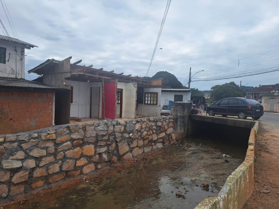 São José: Canal de Drenagem em Forquilhinha é Recuperado Após Chuvas Intensas