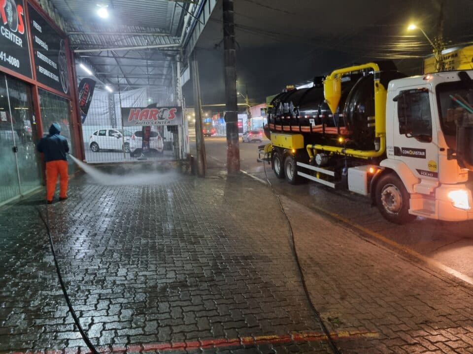 Madrugada Adentro: São José Recebe Operação de Limpeza Intensiva nas Calçadas