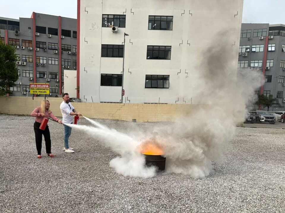 Prefeitura de São José capacita servidores para combate a princípios de incêndio