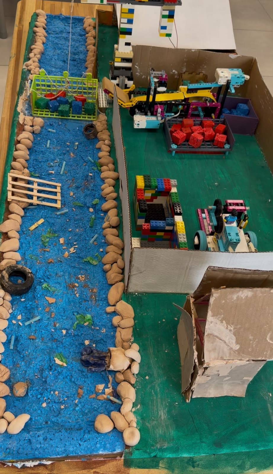 Estudantes do Marista São José criam projeto de ecobarreira para combater a poluição de rio