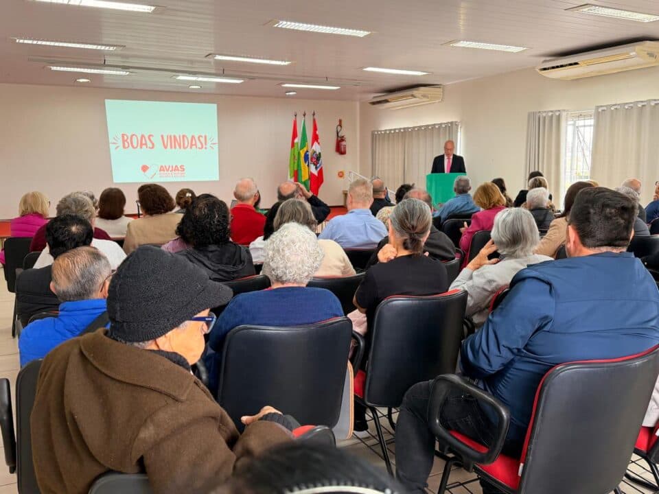 Seminário em São José debate o uso de álcool e drogas entre idosos